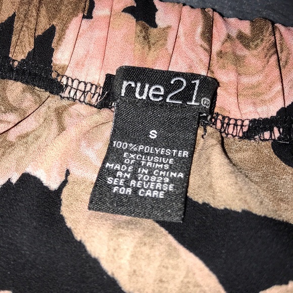 Off Shoulder Rue 21 Blouse!! - Picture 5 of 5